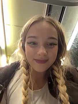 -teenytiny- naked strip on webcam for live sex chat