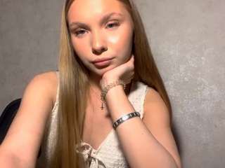 Caroline nude on live sex chat
