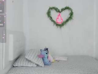 Emma nude on live sex chat