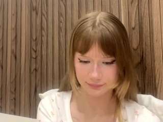 Kira nude on live sex chat