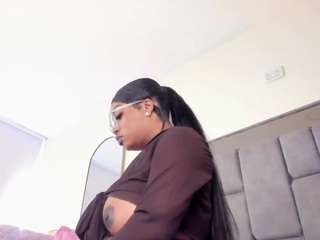 Miss Mian nude on live sex chat