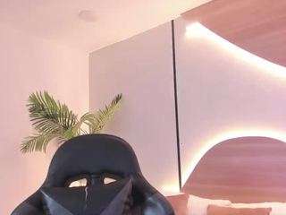 Desireee-e nude on live sex chat