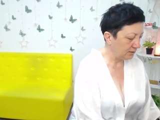 EmilyL0ve nude on live sex chat