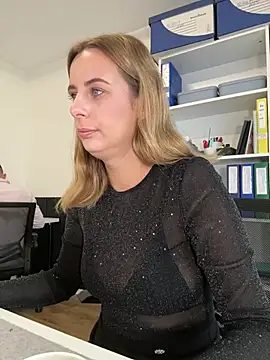 Hii_Lolla naked strip on webcam for live sex chat
