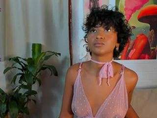 Julieta-cooper nude on live sex chat