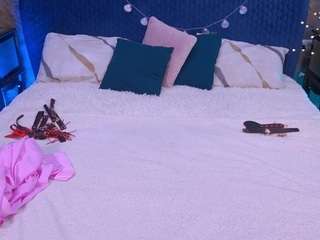 Littleshyyy nude on live sex chat