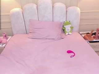MADYROWAN nude on live sex chat