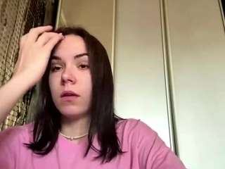Mila nude on live sex chat