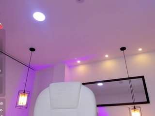 Saracruz-1 nude on live sex chat