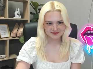 SweetLilyxo nude on live sex chat