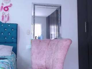 YazminMature nude on live sex chat