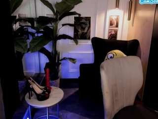 YolandaKiss nude on live sex chat