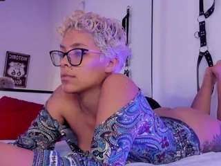 AnnaChernovaa nude on live sex chat