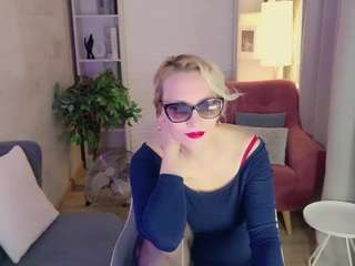 AnnaQueenMuse nude on live sex chat