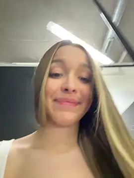barbiehumpxxx naked strip on webcam for live sex chat