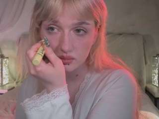 ELLIE nude on live sex chat