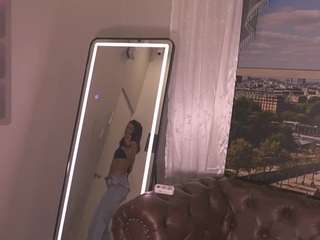 EmiilieEvaans nude on live sex chat