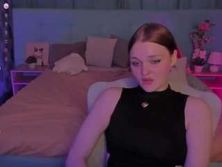 Emili-Hols nude on live sex chat