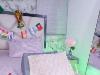 Lili-jhs nude on live sex chat