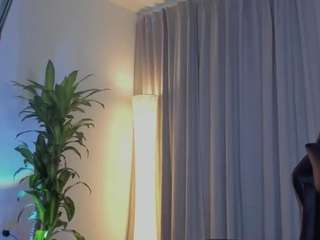 Orianasmith1 nude on live sex chat