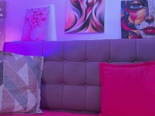 Samanta-pink nude on live sex chat