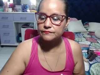 Samy-mature nude on live sex chat