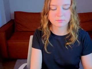 Vicki-Milles nude on live sex chat
