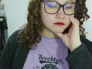 Curly-greeneyed nude on live sex chat
