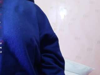 Curvybuffgirllll nude on live sex chat