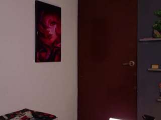 EmilyJhonsonn nude on live sex chat