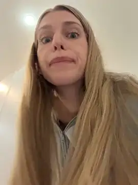 kira_mia naked strip on webcam for live sex chat