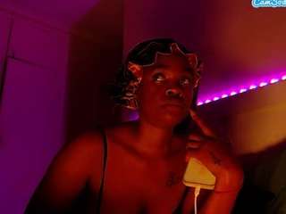 LusciousLipsT nude on live sex chat