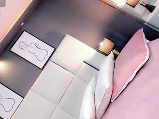ManellykSparklee nude on live sex chat