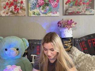 Mia nude on live sex chat