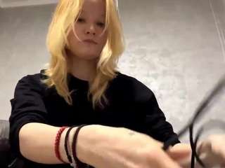 SandraAllamong nude on live sex chat