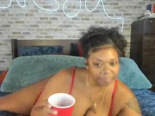 Sienna Divyne nude on live sex chat